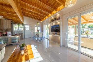 RELAXING POOL HOUSE IN LAGONISI 1