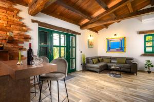 Casa Toni with Whirpool In Kastelir, Istria