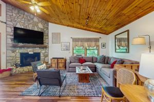 Bazil Bear's Cabin - 3hvězdičkové hotely ve městě Maggie Valley