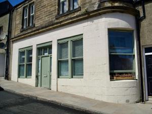 20min train to Edinburgh, The Coorie Inn