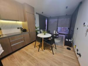 Spacious 2BR Retreat in Las Condes Comfort Awaits
