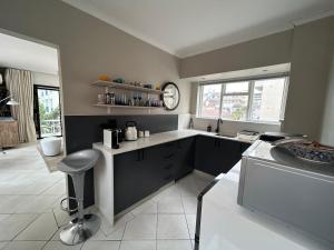 Cosy and Classy Sea Point Apartment