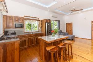 Spotless Cabana in West End