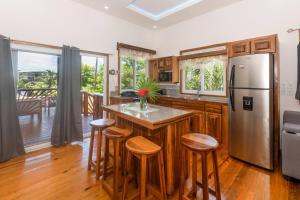 Spotless Cabana in West End