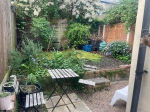 1 Bed Victorian flat Sleeps 4 - Garden & Patio