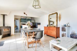 Maisons de vacances Maison pour 6 a Noirmoutier - jardin - terrasse : photos des chambres
