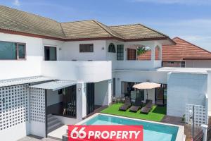 9 Room Huge Pool Villa near Central Festival