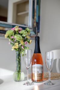 Lovely Beachside Studio at The Shores 5679