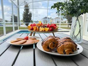 Serene Green Villa- Your Perfect Getaway NearThe Fun