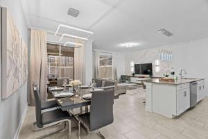 Special 4bedroom TH w-private pool next to Disney