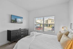 Spacious 5BR Home with Pool Near Top Attractions