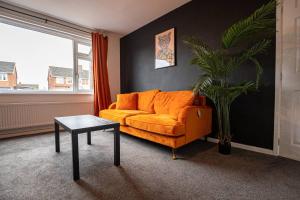 Spacious 4-Bed House with Parking Near City Centre