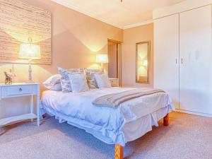 Riverside Rhapsody, Vaal River, Vanderbijlpark, 6 Adults and 4 Children