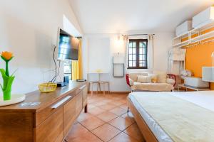 Charming Yellow Studio in Albufeira