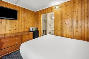 1 King Bed Smoking room in Americas Best Value Inn - Roxboro