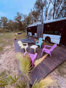 Campings Magnifique bus insolite avec jacuzzi : photos des chambres