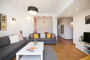 Scarlet Athens - Greecing