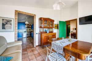 GuestHost - Bright Apartment with View Corciano