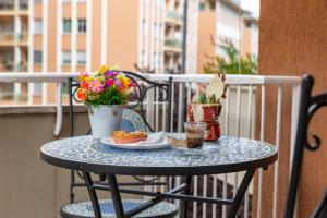 Vatican Shabby apartment double bedrooms