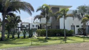 Descanso en Tortugas, Villas La Mar Monterrico