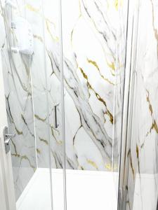 BE-1st Floor Quad Room in Wembley!