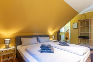 Ferienhaus Süderpiep – 4 individuelle Ferienwohnungen nahe Südstrand Ferienwohnung Auster – helle Maisonette mit 2 Schlafzimmern & Balkon