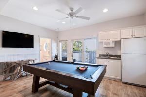 Soundfront Beach Trolly Pool Spa Resort Access