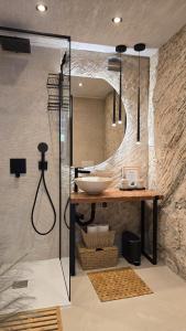 Hidden Gem holiday home with pool