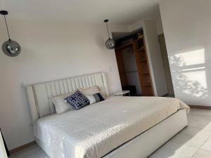 Dormitorio con baño privado es Tu descanso en el corazón de San Salvador