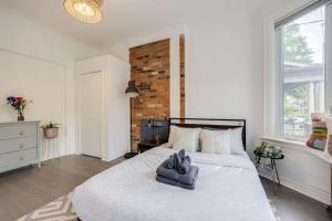 Cozy Retreat with 2BR, Smart TV, AC, and Laundry