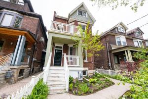 Cozy Retreat with 2BR, Smart TV, AC, and Laundry