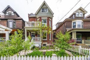 Cozy Retreat with 2BR, Smart TV, AC, and Laundry