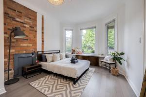 Cozy Retreat with 2BR, Smart TV, AC, and Laundry