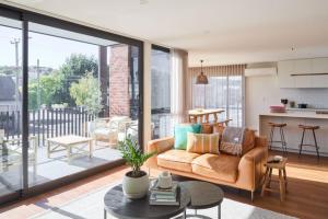 Light-Filled City Escape, Walk to Cafes and Parking