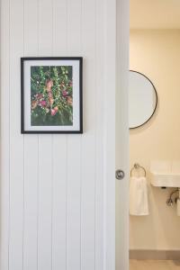 Light-Filled City Escape, Walk to Cafes and Parking