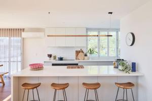 Light-Filled City Escape, Walk to Cafes and Parking