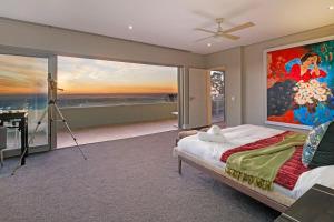 Hot tub Heated pool Fully serviced Inverter