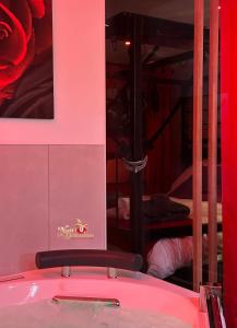 Appartements Nuit Defendue Jacuzzi-Sauna : photos des chambres