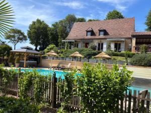 B&B / Chambres d'hotes La Roseraie : photos des chambres