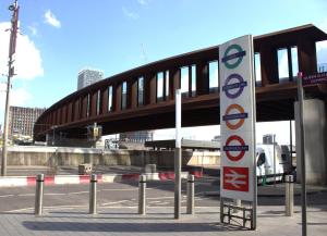 Double ground floor room near shop and metro station