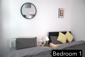 Double ground floor room near shop and metro station