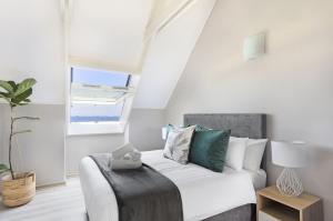 Dolphin Beach H301 by Host Agents