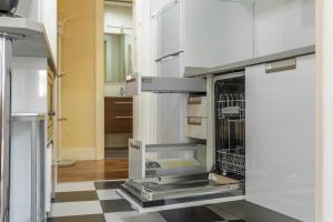 Bright with 7 balconies- 3 BDR 2BTH -Plaza Mayor