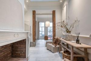 3 bedrooms 2 bathrooms furnished - Malasaña - Terrace - Bright in downtown area - MintyStay