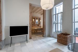 3 bedrooms 2 bathrooms furnished - Malasaña - Terrace - Bright in downtown area - MintyStay