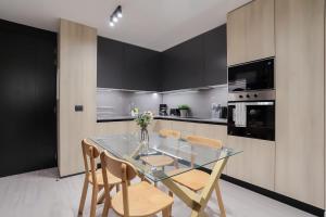 Luxury Mall Chic 2BR near Arauco Park