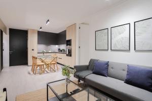 Luxury Mall Chic 2BR near Arauco Park