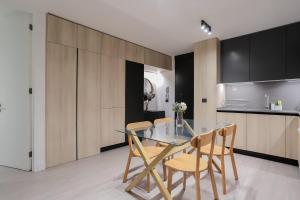 Luxury Mall Chic 2BR near Arauco Park