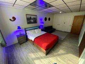 2BR 2nd floor apartment overlooking downtown