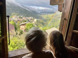 Chalets Chalet cosy renove, 4 chambres, terrasse, wifi, parking, pres village et ski-bus - FR-1-505-191 : photos des chambres
